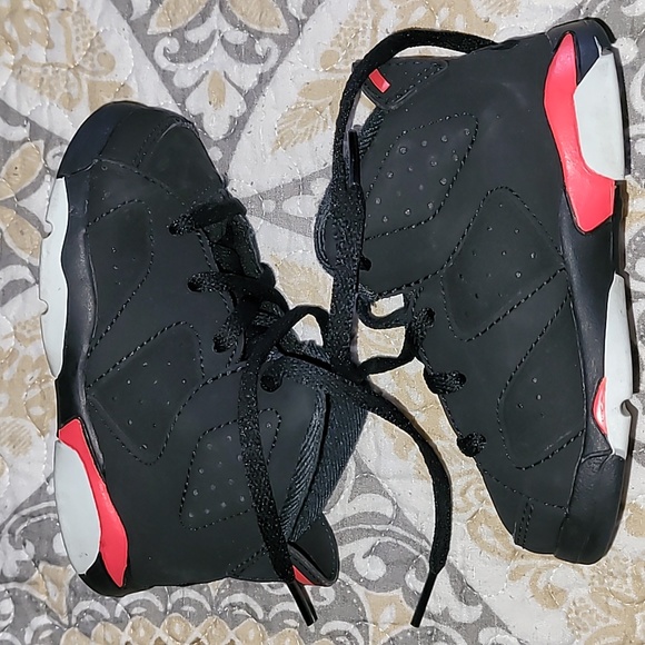 Toddler Jordan 6 Retro size 7 - Picture 2 of 8
